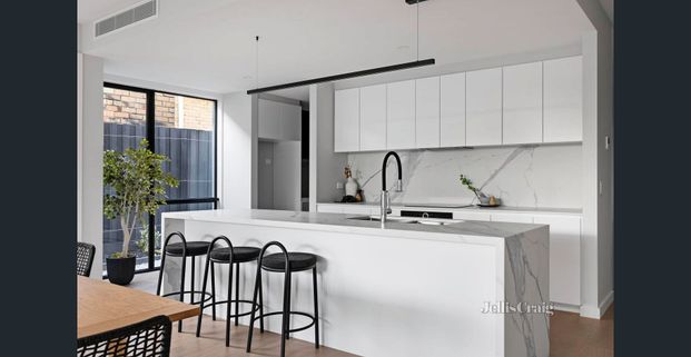 STUNNING NEAR NEW FAMILY HOME WITH EXTENSIVE GOLF COURSE VISTAS - Photo 1