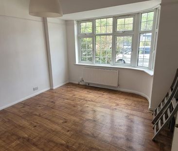 4 Bed Semi-Detached House, Ilford, IG3 - Photo 6
