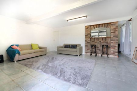 Sea breezes and spacious living in Slade Point - Photo 2