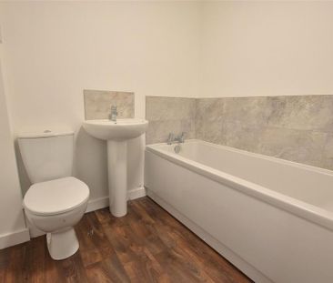 3 bedroom semi-detached house to rent - Photo 6