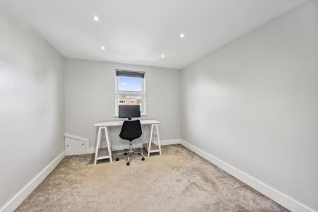 5 bedroom semi-detached house to rent - Photo 4