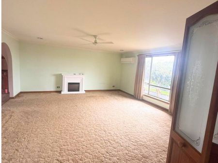 Spacious Family Home in Wendouree - Photo 4