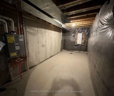 Condo Townhouse For Lease | X8472960 - Photo 1