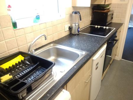 4 Bed Terraced House, Queens Road, NG9 - Photo 4