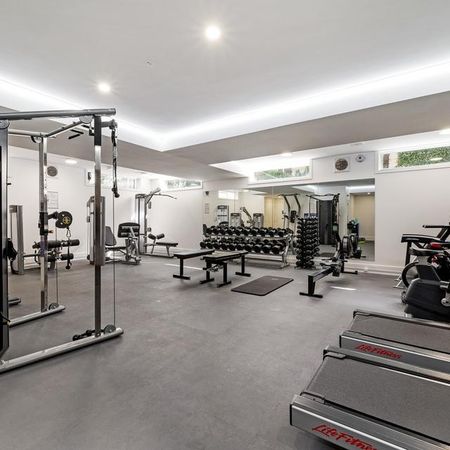 Modern Urban Living Opposite Lush Gardens - Photo 3