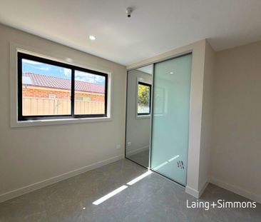 Bright three-bedroom home close to amenities - Photo 2