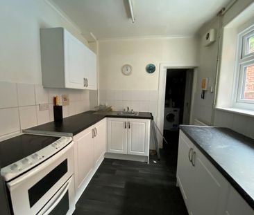 3 bedroom semi-detached house to rent - Photo 6