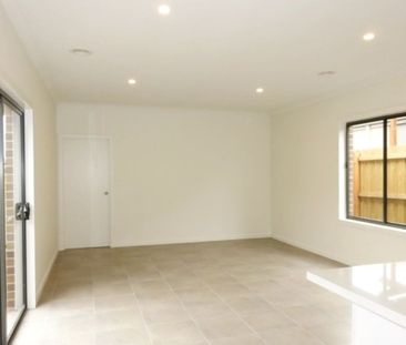 Spacious 3-Bedroom Home with City Views in Wollert - Photo 1