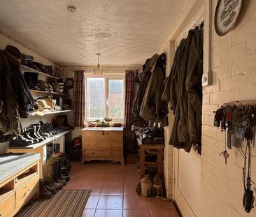 4 bedroom semi-detached house to rent - Photo 6