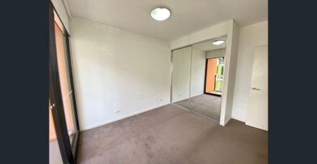 Two Bedrooms Opposite Redfern Train Station - Photo 4