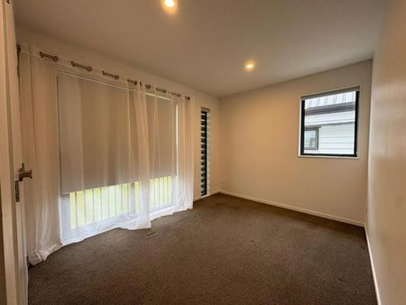 Modern 3-Bedroom Townhouse Backing onto Park - ... - Photo 3