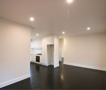 Newly renovated 3 Bedroom house - Photo 4