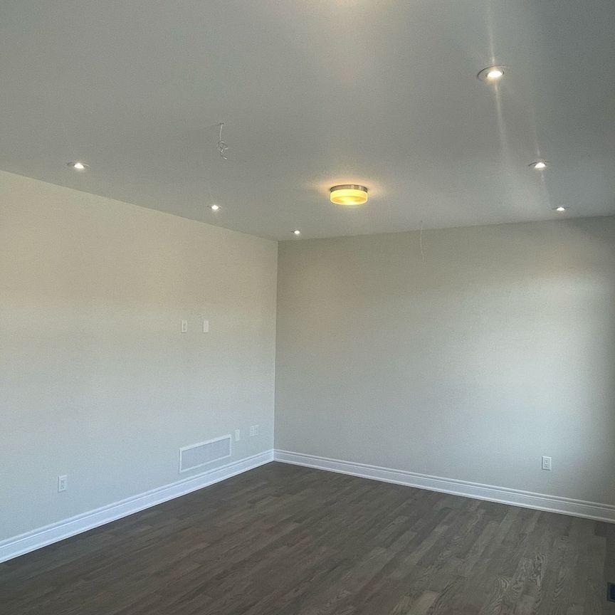 For Lease - 2180 Postmaster Drive, Oakville, Ontario - Photo 1