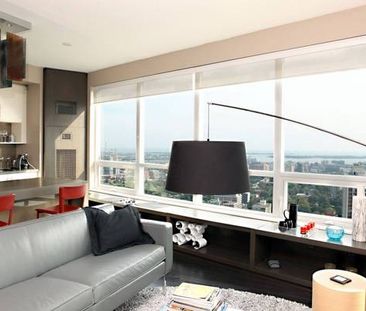 Chic 2 Bedroom Plus Den, 2 Bathroom with Amazing City Views - Photo 3