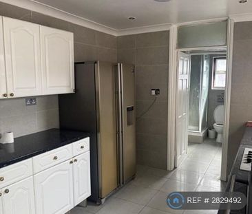 4 bedroom terraced house to rent - Photo 6