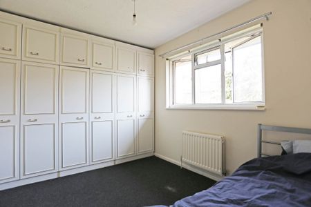 Price £1,750 pcm - Available Now - Part Furnished - Photo 4