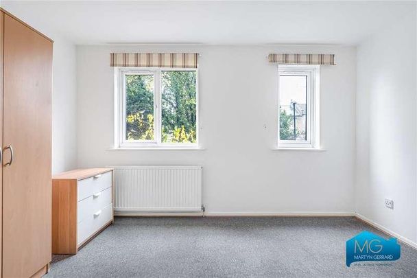 Isabella Close, London, N14 - Photo 1