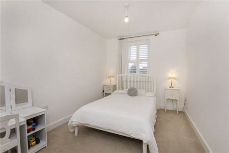 Stylish and contemporary three bedroom, two bathroom property in the desirable village of Green Hammerton. - Photo 4