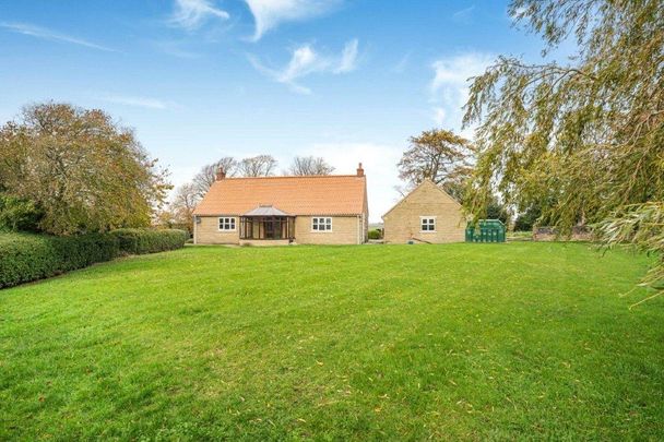 3 bedroom bungalow to rent - Photo 1