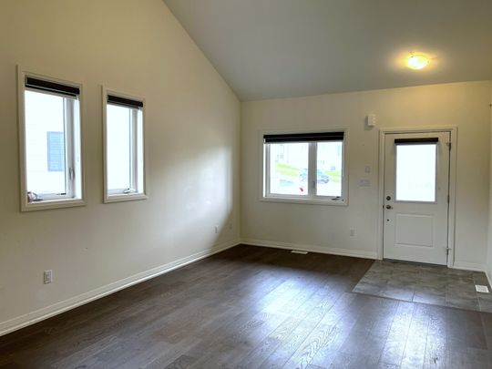 For Lease - 36 LAHEY Crescent, Penetanguishene, Ontario - Photo 1