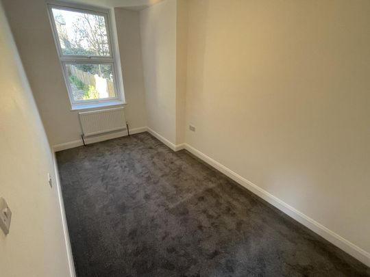 2 bedroom flat to let - Photo 1