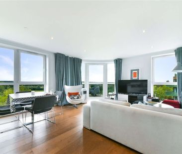 Bright and modern two bedroom apartment with park views. - Photo 1