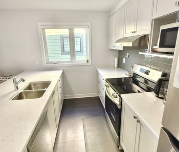 For Lease - 2021 Blossite Private, Barrhaven, Ontario - Photo 6