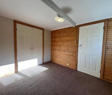 Central & Sunny 1 bedroom + study - Photo 5
