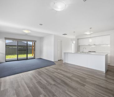 70 Canopy Ave, Alfredton VIC 3350 - Photo 3