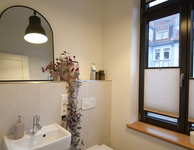 5951 - Höchst attraktive 3-Zimmer-Obergeschosswohnung mit EBK und Balkon im Joh. Voss Haus! - Foto 1