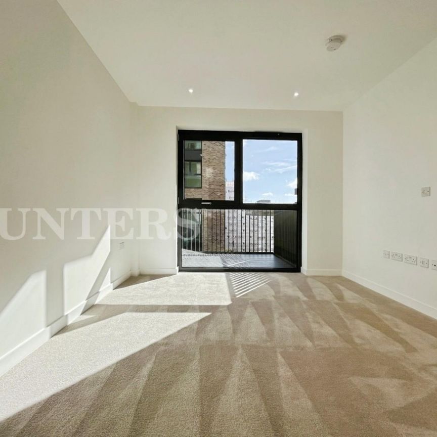 2 bedroom Flat To Let Total Size: 819 SQ FT - Photo 1