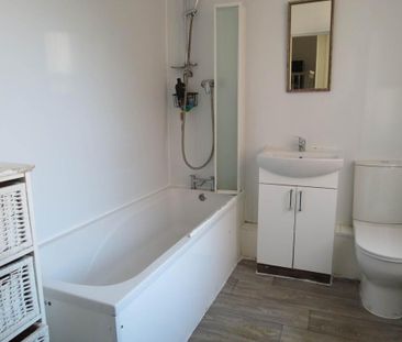 3 bedroom terraced house to rent - Photo 6