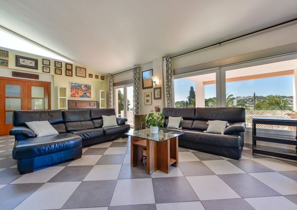 FOR RENT VILLA MORAIRA with 4 bedrooms for LONG TERM NEAR THE BEACH AND THE CITY