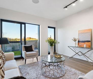 Executive Brand New Home With Ample Parking - Photo 4