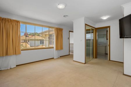 Spacious, Sun-Filled Home with Newly Renovated Kitchen - Photo 3