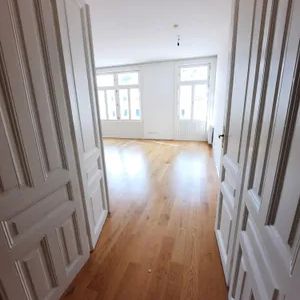 Schöne Wohnung im Stil Altbau - Photo 1