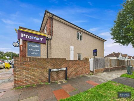 3 bedroom flat to rent - Photo 3