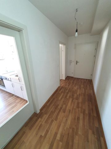 Geförderte Dachgeschosswohnung mit 2 Zimmern - Foto 4