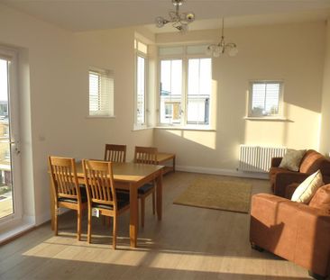 Grebe way, Maidenhead - Photo 1