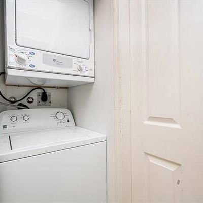 *** Charming 1 Bed 1Den APT (W 4th / MacDonald) *** *** - Photo 1