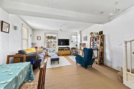 2 bedroom house in East Sheen - Photo 5