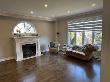For Lease - 475 Worthington Avenue, Richmond Hill, Ontario - Photo 2