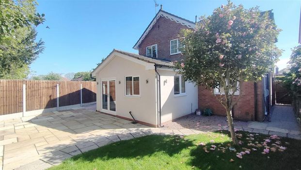 5 bedroom detached house to rent - Photo 1