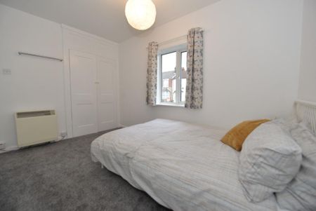 4 bedroom end of terrace house to rent - Photo 4