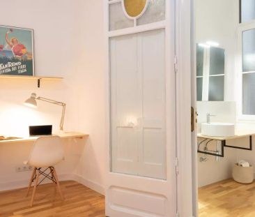 Room in a shared 8-bedroom apartment for rent in Vila de Gràcia. - Photo 6
