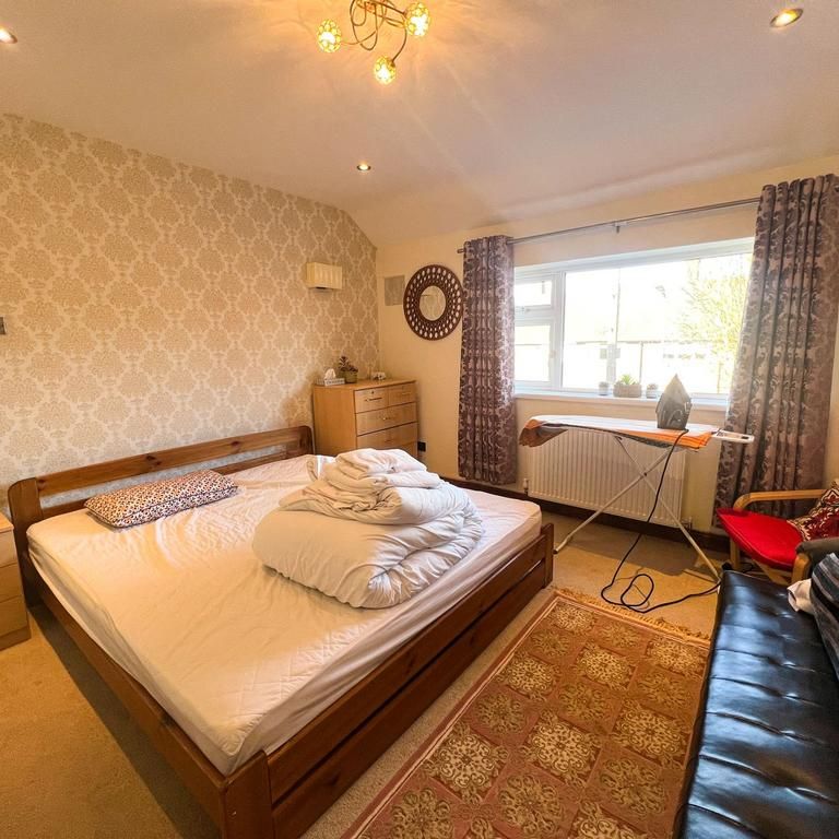 4 bedroom semi-detached house to rent - Photo 1
