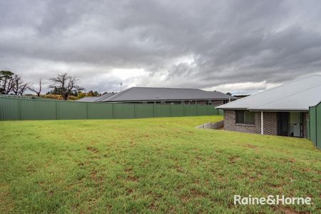 Two Bedroom Unit- Available -20.11.2025 - Photo 4