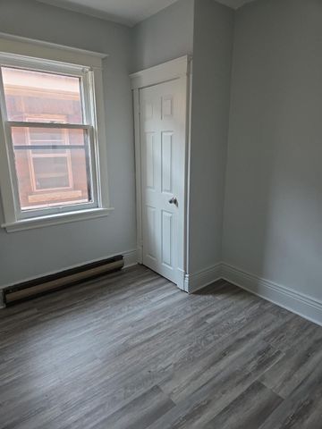 For Lease - 991 Main Street Unit# 5, Hamilton, Ontario - Photo 4