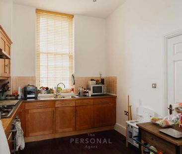 2 bedroom flat to rent - Photo 2