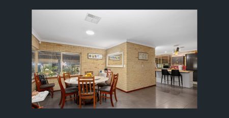 Luxurious Rural Retreat on Expansive 10,000sqm Estate - Photo 4